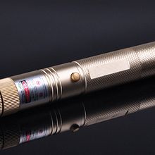 faisceau de 5000mW laser bleu. Un proyecto de 3D de pointeur laser - 28.09.2016
