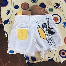 Ropa ilustrada. Un progetto di Belle arti, Design, Design di accessori e Illustrazione tradizionale di Lucía Bretón - 28.09.2016