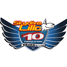 Logo conmemorativo Skydive Lillo. Un proyecto de Br, ing e Identidad, Diseño gráfico e Ilustración tradicional de Eva Ruiz - 04.10.2016