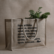 Hondarribiko Saskiak / km 0. Un proyecto de Dirección de arte, Diseño gráfico, Diseño Web e Ilustración tradicional de bibat_studio - 13.10.2015