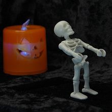 Halloween CLICK - El baile del esqueleto. Un proyecto de Cine, vídeo, televisión, Animación, Cine, Dirección de arte, Escenografía, Stop Motion y Vídeo de Santiago de Blas Larramendi - 25.10.2016