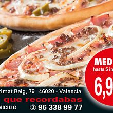 Valla publicitaria 8 x 3 m  - Pizzería Carlos. Design, Graphic Design, and Marketing project by Víctor Manuel Puente Rodríguez - 11.22.2016