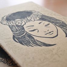 Corona de flores - Grabado sobre cartón. Un proyecto de Artesanía, Bellas Artes e Ilustración tradicional de Sara HP - 15.03.2016