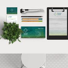 Rediseño del logotipo para la farmacia Peinado La Carihuela  Ein Projekt aus dem Bereich Br, ing und Identität, Design, Grafikdesign und Werbung von DIKA estudio - 08.11.2016