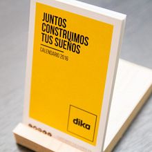 Diseño de calendario coporativo 2016 para Dika Estudio Creativo  Ein Projekt aus dem Bereich Br, ing und Identität, Design, Grafikdesign und Produktdesign von DIKA estudio - 19.12.2015