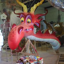 Fallas - Torre del Dragón . Un proyecto de Artesanía, Bellas Artes y Escultura de Tian Mora - 13.03.2016