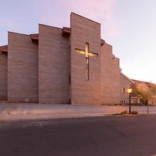 Parroquia de San Pedro. Un proyecto de Arquitectura y Fotografía de Álvaro Viera - 17.11.2016