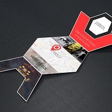 Mockup Packaging "Pokeball" para MADRID GAMING EXPERIENCE - trabajo Master. Un proyecto de Diseño, Diseño de producto, Diseño gráfico y Packaging de Jorge Guzmán - 26.10.2016