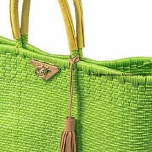 Bolsas Artesanales Mexicanas. Photograph project by Roberto Meixueiro - 12.09.2016