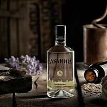 BASMOON Vodka. Un proyecto de Br, ing e Identidad, Diseño, Diseño gráfico y Packaging de Estudio Linea - 10.06.2015