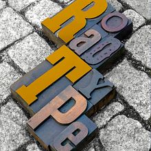 Roadtype. Editorial Design, Photograph, T, and pograph project by Andreia Paixão - 03.29.2017