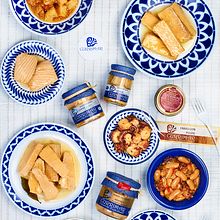 Fotografía de producto, catálogo, publicidad y decoración de stand para empresa conservera gallega. Currimar.. Photograph, Photograph, Post-production, and Advertising project by Miriam Rapado - 04.20.2016