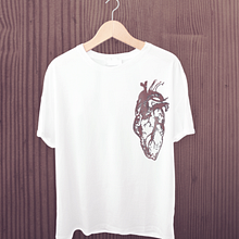 Camiseta corazón. Un progetto di Costume design, Illustrazione tradizionale e Illustrazione vettoriale di Patricia Silván Veiga - 26.04.2017