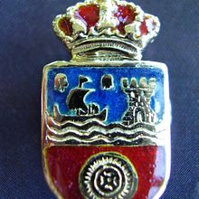 Grabado a buril. Esmaltado a fuego, 2 colores.. Un projet de Artisanat , et Design de bijoux de Rebeca Garcia Gutierrez - 28.04.2017