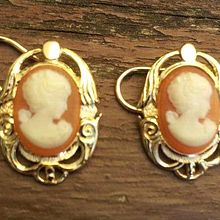 Diseño de pendientes en oro amarillo con camafeos  Grabado a buril.. Un projet de Artisanat , et Design de bijoux de Rebeca Garcia Gutierrez - 03.05.2017