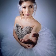 Luxury and Feathers . Un proyecto de Cine, Diseño editorial, Fotografía, Producción audiovisual					, Publicidad y Retoque fotográfico de Thelma M - 11.05.2017