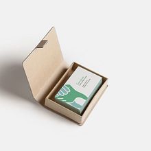 Ohana NGO Identity. Un progetto di Br, ing, Br, identit, Design, Design editoriale, Graphic design, Gestione progetti di design e Pubblicità di Helena Llop - 05.12.2016