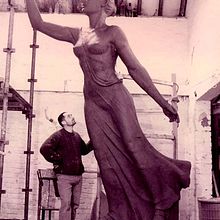 Godnes ,Stratfort Center.. Un progetto di Scultura di Rafa Zabala - 13.05.2017