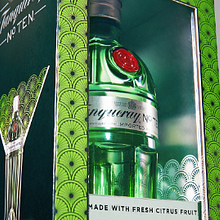 Tanqueray NºTen Packaging Ein Projekt aus dem Bereich Grafikdesign, Fotografie und Verpackung von María José Medina López - 23.01.2015