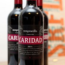 Proyecto de packaging: Vino Caridad. Traditional illustration, and Packaging project by David Fernandez Rementeria - 02.02.2018