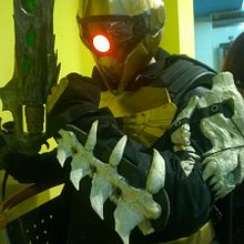 Cazador de Destiny | Cosplay. Un proyecto de Artesanía, Cine, vídeo, televisión, Diseño, Diseño de complementos, Diseño de personajes, Diseño de producto, Diseño de vestuario, Escenografía y Escultura de Daniel Zamora Rodríguez - 30.05.2017