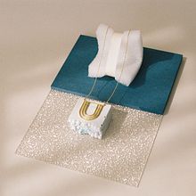 Campagne D-lily. Un projet de Création d'accessoires, Direction artistique, Design graphique, Photographie , et Scénographie de bigkids - 01.06.2017