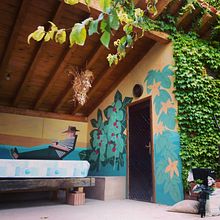 MURAL - La huerta del tío Tinín. Un progetto di Street Art, Illustrazione tradizionale e Pittura di María de la Fuente Soro - 04.07.2015