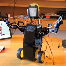 Nibble Robot Arduino. 3D, Arts, Crafts, and Programming project by Fénix Ríos Benítez - 02.06.2014