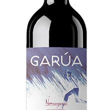 Diseño de la etiqueta de vino tinto Garúa de Bodegas Norzagarai. Design, Graphic Design, and Traditional illustration project by Lidia Lobato LLO - 12.13.2016
