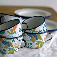 Diseño de pattern para vajilla de latón. Un projet de Création de motifs, Design  et Illustration traditionnelle de María Calzadilla - 08.08.2017