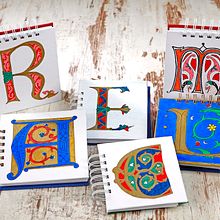 Libretas con inicial. Design, Product Design, and Traditional illustration project by Marta Gutiérrez González - 11.22.2016