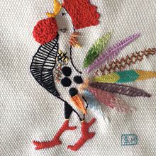 Mi Proyecto del curso: Técnicas de bordado: ilustrando con hilo y aguja. Sabiendo algo de borddo, este curso de Yolanda me sirvio mucho y ver como mi gallito iba tomando forma,fue genial. Gracias Yolanda, muy entretenido y recomendable.. Artesanato projeto de Maria Soledad Henriquez Blauth - 29.09.2017