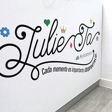 Julie Ta. Moda y complementos. Un proyecto de Br, ing e Identidad, Dirección de arte, Diseño y Diseño gráfico de Raquel Cañas Hernández - 19.10.2017