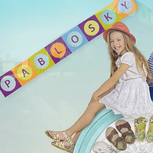 Vídeo corporativo: Pablosky "Expertos en pies que crecen". Un proyecto de Br, ing e Identidad, Cine, vídeo, televisión, Cop, writing, Marketing y Publicidad de Elena Peinador - 21.10.2012