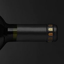 Etiqueta de vino 12 Linajes. Projekt z dziedziny Projektowanie produktowe, Projektowanie graficzne i Projektowanie opakowań użytkownika Alberto Salcedo - 28.11.2017