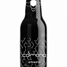 Colmena. Cerveza con un toque de miel. Packaging projeto de Carlos González Simón - 30.11.2017