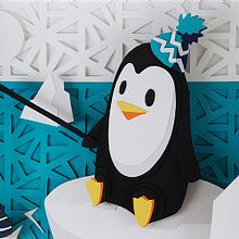 Penguin papercut. Un progetto di Illustrazione vettoriale e Papercraft di Pilar Mielgo - 30.11.2017