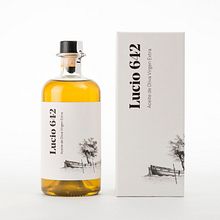 Lucio 642. Un proyecto de Br, ing e Identidad, Dirección de arte, Diseño, Diseño gráfico y Packaging de Plácida - 05.12.2017