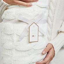 Diseño etiqueta Oysho. Colección Otoño / Invierno 2017 . Un projet de Conception de produits, Design graphique et Illustration vectorielle de Raquel Sarabia Ruda - 15.10.2017