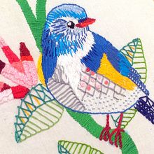 Ilustrando con hilo y aguja: Blue Bird. Un proyecto de Artesanía e Ilustración tradicional de Omaira Vaquero - 03.01.2018