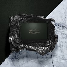 HAIRY CANARY | LUXURY LOUNGE BAR | SINGAPORE. Un proyecto de Collage, Diseño gráfico, Tipografía, Br, ing e Identidad y Dirección de arte de raffaele parlato - 22.12.2017