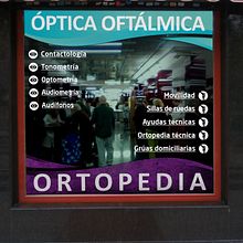 Diseño gráficas en escaparates. Un proyecto de Br, ing e Identidad, Dirección de arte, Diseño gráfico y Publicidad de Ventura Peces-Barba - 16.01.2018