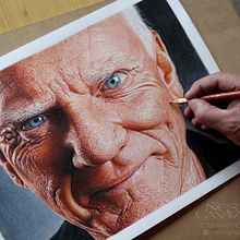 Malcolm McDowell en Lápices de Colores. Traditional illustration, Pencil Drawing, Drawing, Portrait Drawing, Artistic Drawing, Realistic Drawing, Figure Drawing, Colored Pencil Drawing, and Fine Arts project by Néstor Canavarro - 02.11.2018