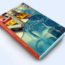 PORTADA LIBRO EL TIEMPO ENTRE COSTURAS. Un proyecto de Diseño y Fotografía de ARIADNA CABRÉ CUCURULL - 25.03.2014