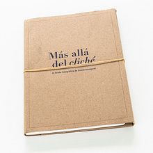 Más allá del cliché. Catálogo exposición Museo de Bogotá. . Un proyecto de Diseño editorial de Jessica Acosta - 16.05.2017