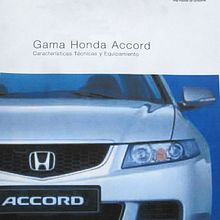Maquetació díptic Honda Accord. Un proyecto de Diseño gráfico de Edith Gallego Mainar - 18.02.2018