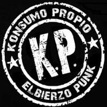 Videoclip "Konsumo propio". Un proyecto de Cine, vídeo, televisión, Dirección de arte, Diseño, Escenografía, Fotografía y Música de Ismael Rellán - 11.10.2016