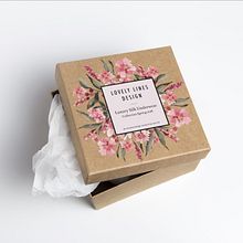 Packaging para una marca de ropa interior de diseño. Un projet de Br, ing et identité, Création de motifs, Design graphique, Illustration traditionnelle, Packaging , et Peinture de Laia Coll - 26.02.2018