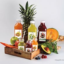 Diseño etiquetas Detox para Claramunt. Un proyecto de Diseño, Diseño gráfico y Gestión del diseño de Montse Barcons - 25.03.2018