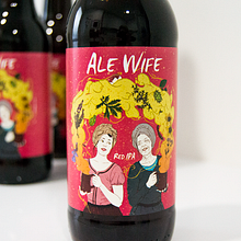 Cervezas AleWife. Fine Arts, Art Direction, Design, Product Design, Graphic Design, Traditional illustration, Marketing, Advertising, and Photo Retouching project by Cristina Jiménez - 04.16.2018